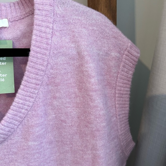 NWT H&M Sweater Vest - Picture 2 of 5